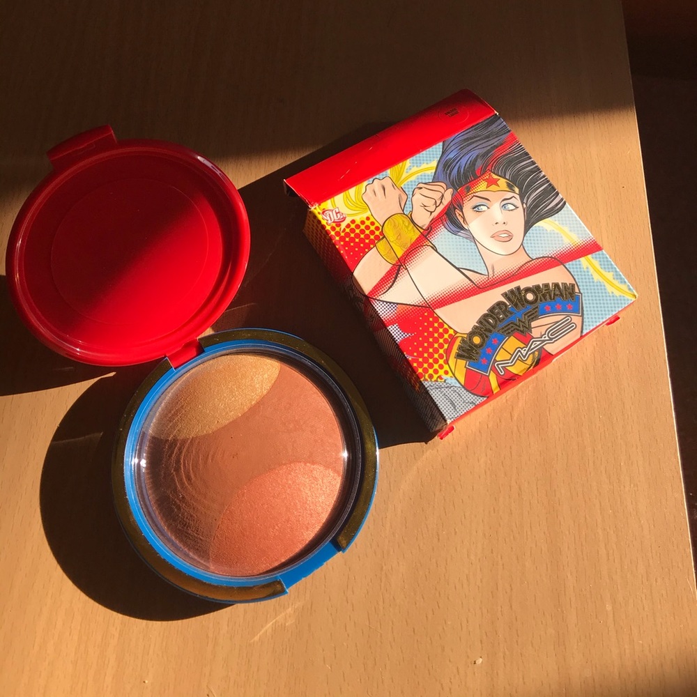 NIB MAC Wonder Woman GOLDEN LARIAT Blusher/Bronzer/Highlighter